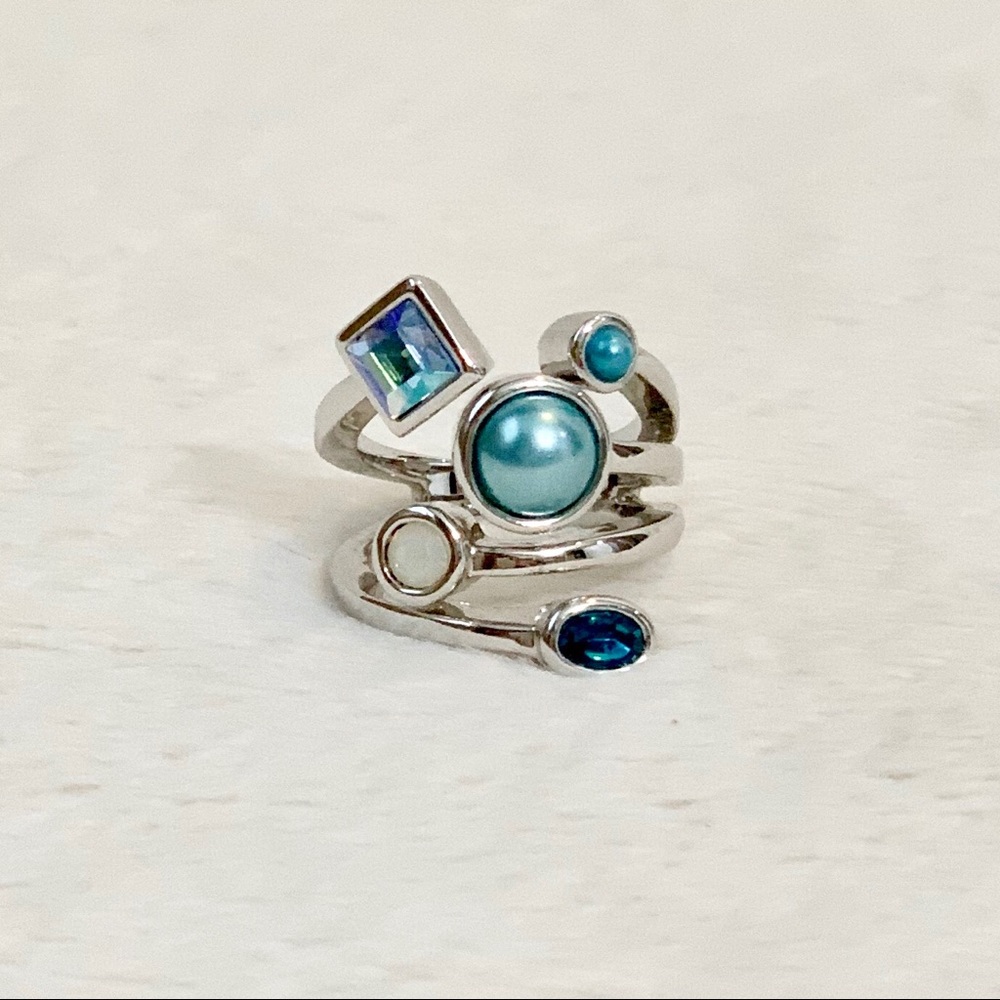 NEW LISTING! Lia Sophia Jeweled Ring!